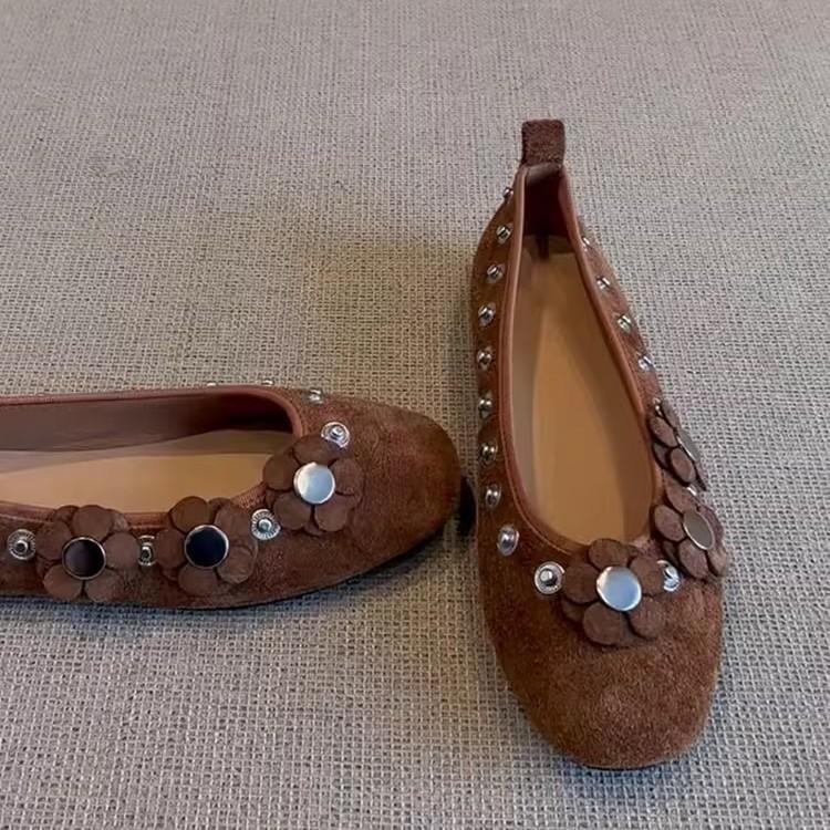 Cowhide version~ Button flower shallow mouth single shoes women s 2025 summer new one-pedal loafers brown small leather shoes 40 темно-коричневого кольору
Cowhide version~ Button flower shallow mouth single shoes women s 2025 summer new one-pedal loafers brown small leather shoes 40 темно-коричневого кольору