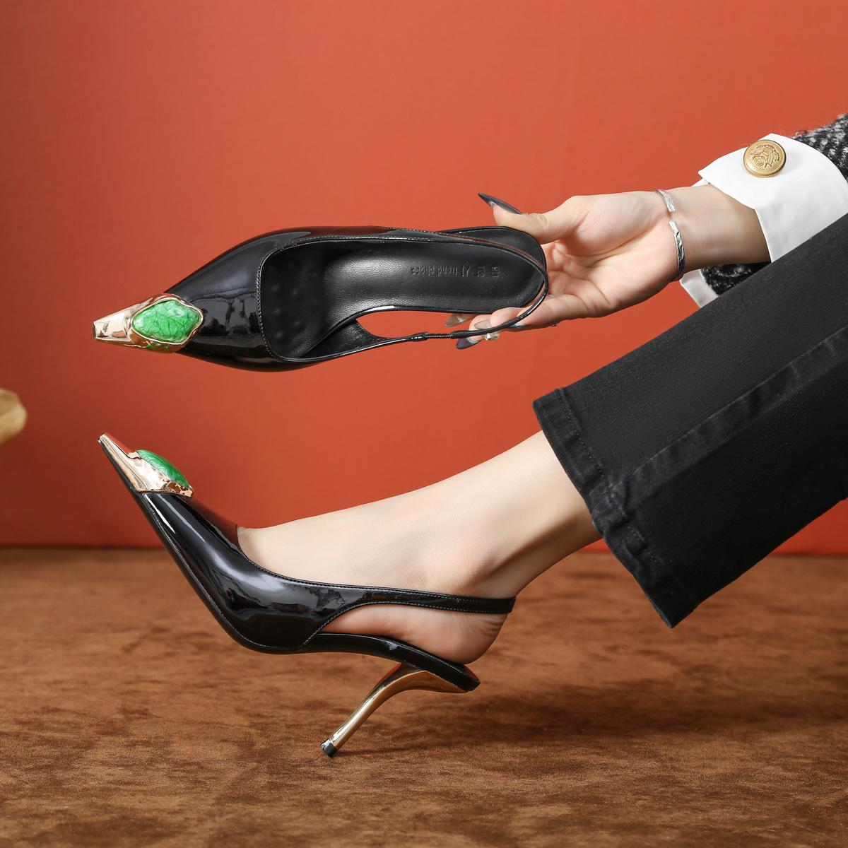 Весна и лето красивые лакированные бордовые туфли на высоком каблуке 7 см, острый тонкий каблук, открытые сандалии, женская верхняя одежда 34 чёрный
Весна и лето красивые лакированные бордовые туфли на высоком каблуке 7 см, острый тонкий каблук, открытые сандалии, женская верхняя одежда 34 чёрный