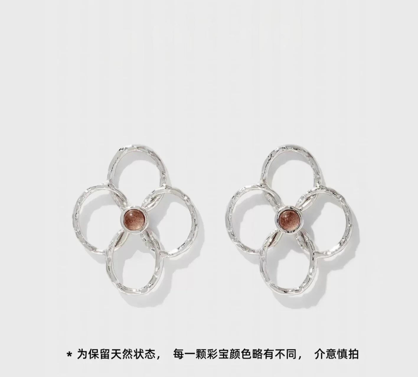 Персонализированные серьги-гвоздики с кристаллами клубники, женские премиальные ретро-серьги в виде преувеличенных позолоченных/посеребренных сережек-клеверов с четырьмя листами серебряный
Персонализированные серьги-гвоздики с кристаллами клубники, женские премиальные ретро-серьги в виде преувеличенных позолоченных/посеребренных сережек-клеверов с четырьмя листами серебряный