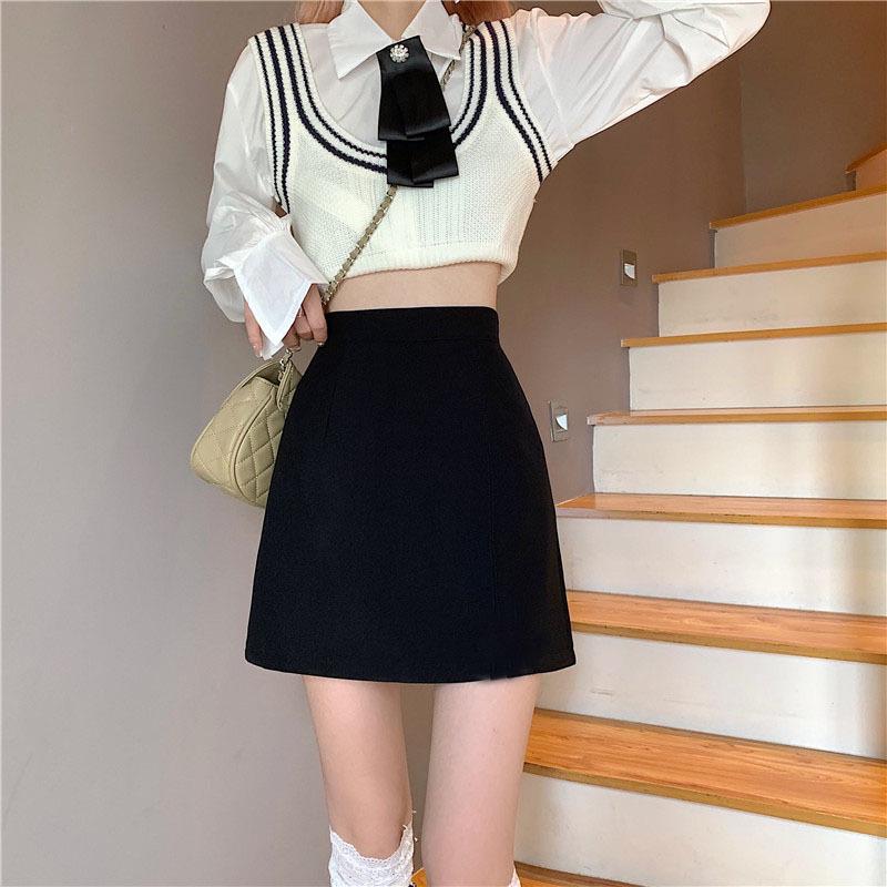 Women s Black High-Waisted Bodycon Mini Skirt - A-Line Fashion Slimming Skirt for Plus Sizes, Middle Eastern Design. 3XL
Women s Black High-Waisted Bodycon Mini Skirt - A-Line Fashion Slimming Skirt for Plus Sizes, Middle Eastern Design. 3XL