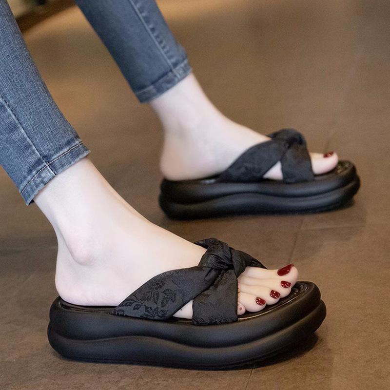 National style with skirt cool slippers women s summer wear 2025 new new Chinese embroidered muffin thick bottom beach one-word drag 40 чорний
National style with skirt cool slippers women s summer wear 2025 new new Chinese embroidered muffin thick bottom beach one-word drag 40 чорний