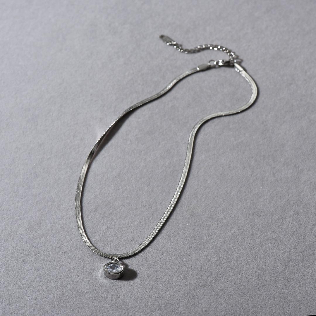 Water Drop Shape Inlaid Zircon Snake Bone Chain Tide Cold Wind Niche Design Simple Fashion Temperament Necklace
Water Drop Shape Inlaid Zircon Snake Bone Chain Tide Cold Wind Niche Design Simple Fashion Temperament Necklace