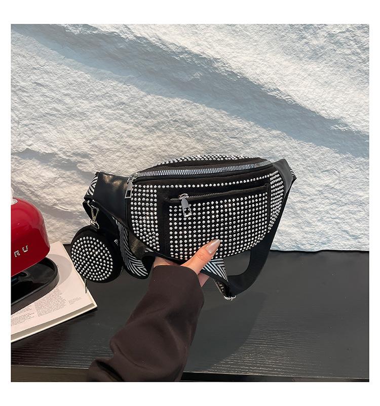 Персонализированный дизайн с бриллиантами, весенняя новинка, простой тренд, яркий бриллиант, широкий плечевой ремень, сумка женская через плечо, на одно плечо, через грудь серебряный
Персонализированный дизайн с бриллиантами, весенняя новинка, простой тренд, яркий бриллиант, широкий плечевой ремень, сумка женская через плечо, на одно плечо, через грудь серебряный