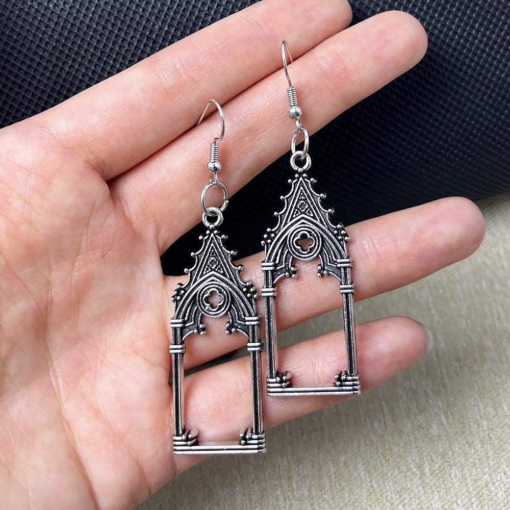 Retro Hollow Cross Castle Earrings: Creative, Exaggerated Festival Accessories for Women. серебряный
Retro Hollow Cross Castle Earrings: Creative, Exaggerated Festival Accessories for Women. серебряный