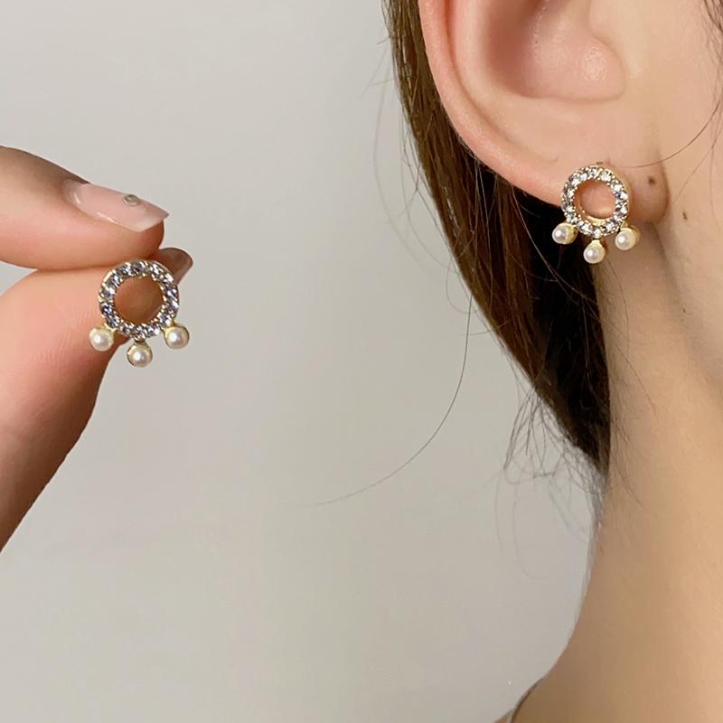 Серьги-гвоздики из серебра 925 пробы с геометрическим искусственным жемчугом для женщин, модные маленькие круглые серьги-гвоздики с микро инкрустацией цирконием
Серьги-гвоздики из серебра 925 пробы с геометрическим искусственным жемчугом для женщин, модные маленькие круглые серьги-гвоздики с микро инкрустацией цирконием