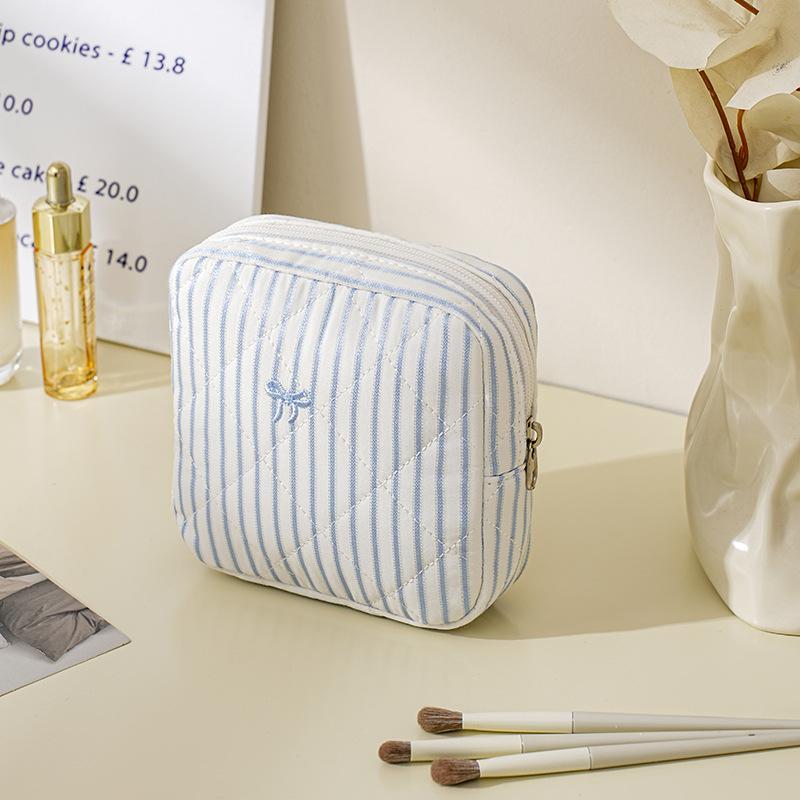 1PCS Small Large Capacity Makeup Bag for Women Portable Travel Toiletry Organizer Cute Drawstring Cosmetic Make Up Pouch
1PCS Small Large Capacity Makeup Bag for Women Portable Travel Toiletry Organizer Cute Drawstring Cosmetic Make Up Pouch