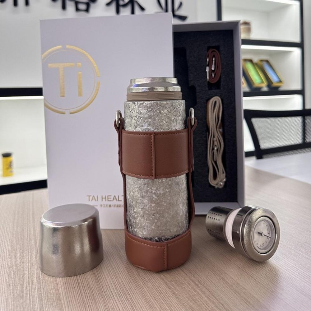 Titanium Thermal Water Bottle For Outdoor Double Wall Vacuum Insulated Water Bottle with Mechanical Temperature Display 401-500ml срібний
Titanium Thermal Water Bottle For Outdoor Double Wall Vacuum Insulated Water Bottle with Mechanical Temperature Display 401-500ml срібний