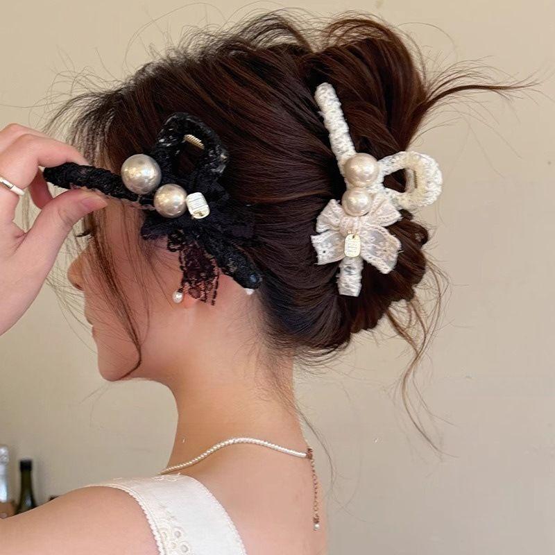 1pc Elegant temperament lace pearl large grab clip, new style hair clip, high-end shark clip at the back of the head
1pc Elegant temperament lace pearl large grab clip, new style hair clip, high-end shark clip at the back of the head