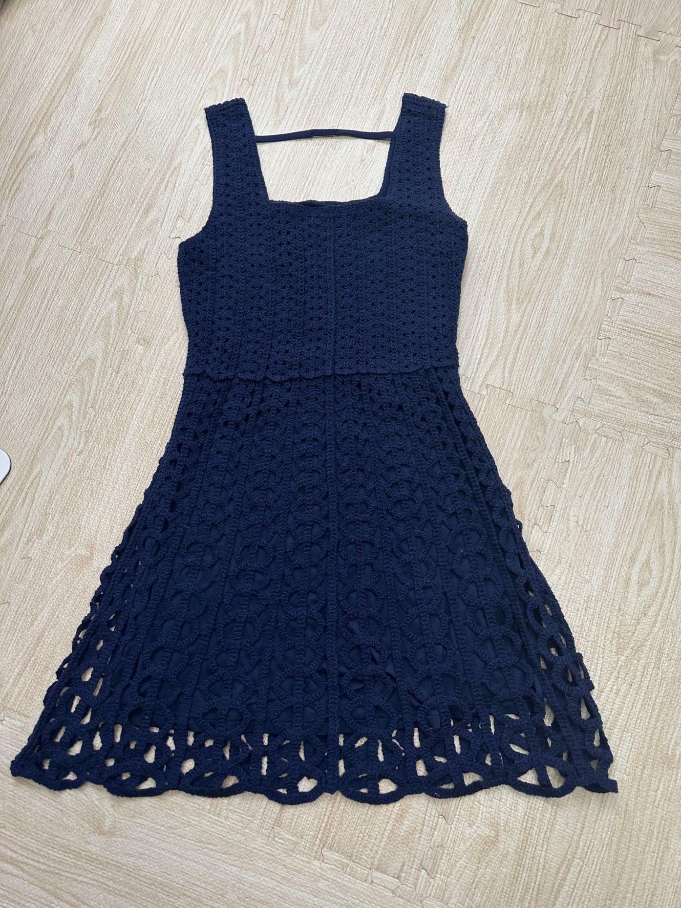 French Hepburn-Style Sleeveless Camisole Dress for Women - Elegant Waist-Cinching Short Skirt, Hollow Design, New 2026 Spring/Summer Collection. Small
French Hepburn-Style Sleeveless Camisole Dress for Women - Elegant Waist-Cinching Short Skirt, Hollow Design, New 2026 Spring/Summer Collection. Small