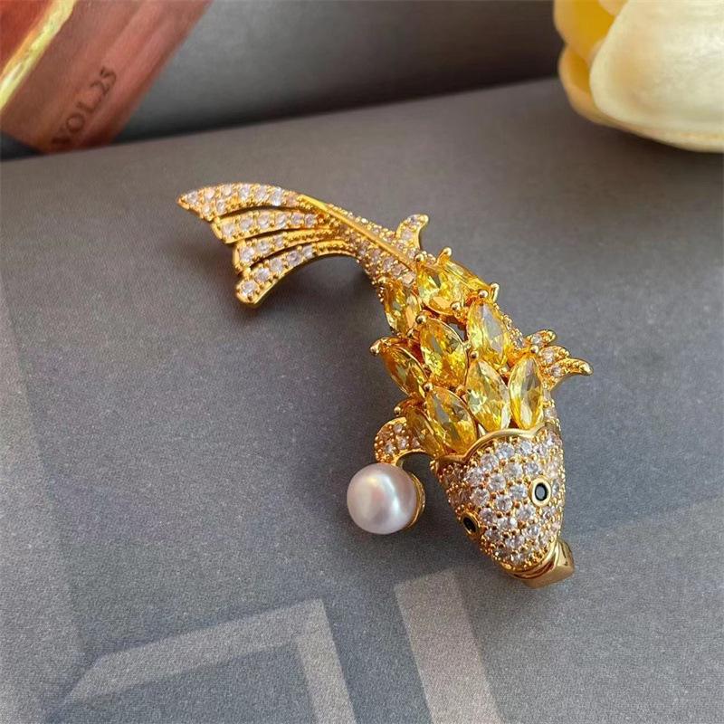 High-End Vintage Zirconia Inlaid Lucky Koi Fish Brooch - Fashionable Jewelry Pin for Women
High-End Vintage Zirconia Inlaid Lucky Koi Fish Brooch - Fashionable Jewelry Pin for Women
