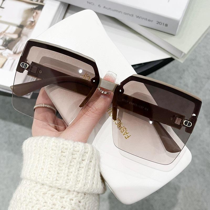New Fashion Rimless Sunglasses Half-Frame Popular Glasses Women S High-End Uv Protection (Ds-8059)
New Fashion Rimless Sunglasses Half-Frame Popular Glasses Women S High-End Uv Protection (Ds-8059)