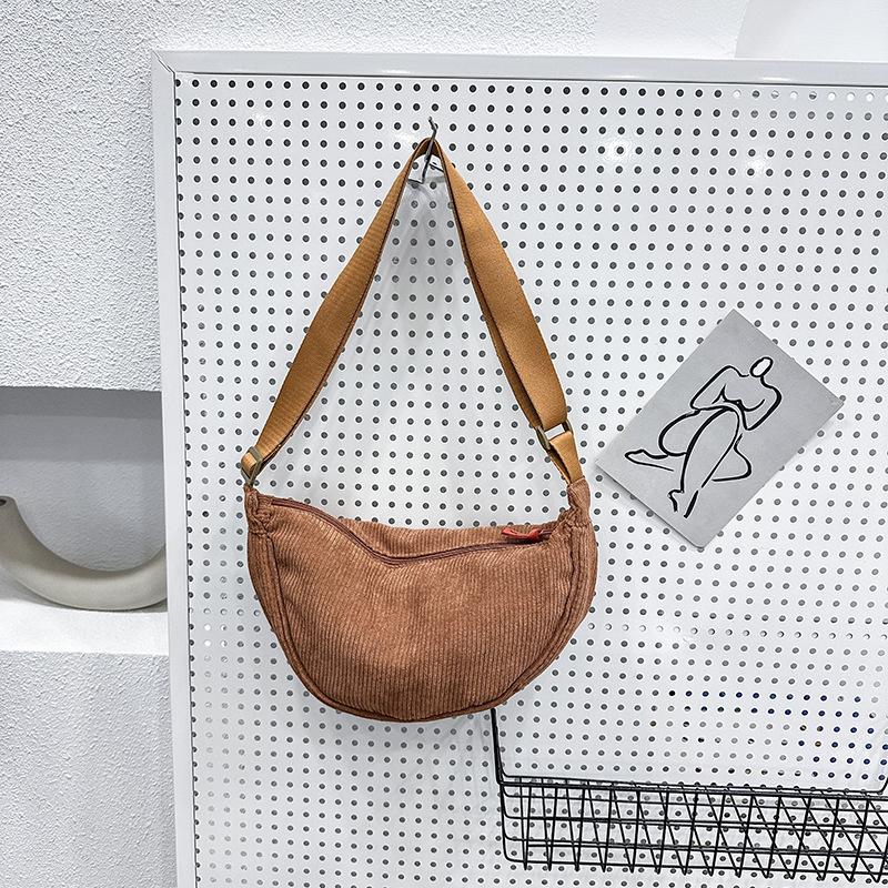 Новая модная повседневная наплечная сумка, сумка-мессенджер, женская универсальная студенческая осенне-зимняя легкая маленькая сумка-саквояж, простая сумка под мышкой коричневый
Новая модная повседневная наплечная сумка, сумка-мессенджер, женская универсальная студенческая осенне-зимняя легкая маленькая сумка-саквояж, простая сумка под мышкой коричневый