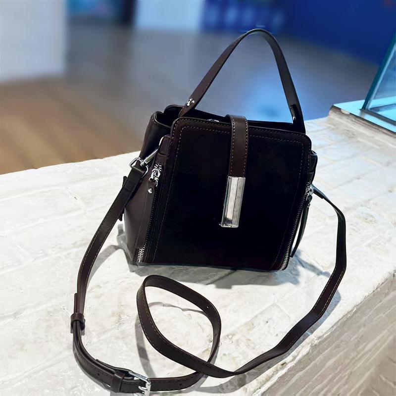 Women s Frosted Cowhide Handbag - 2025 Autumn/Winter Casual Versatile Large Capacity Shoulder & Crossbody Bag 20*11*20 кавовий
Women s Frosted Cowhide Handbag - 2025 Autumn/Winter Casual Versatile Large Capacity Shoulder & Crossbody Bag 20*11*20 кавовий