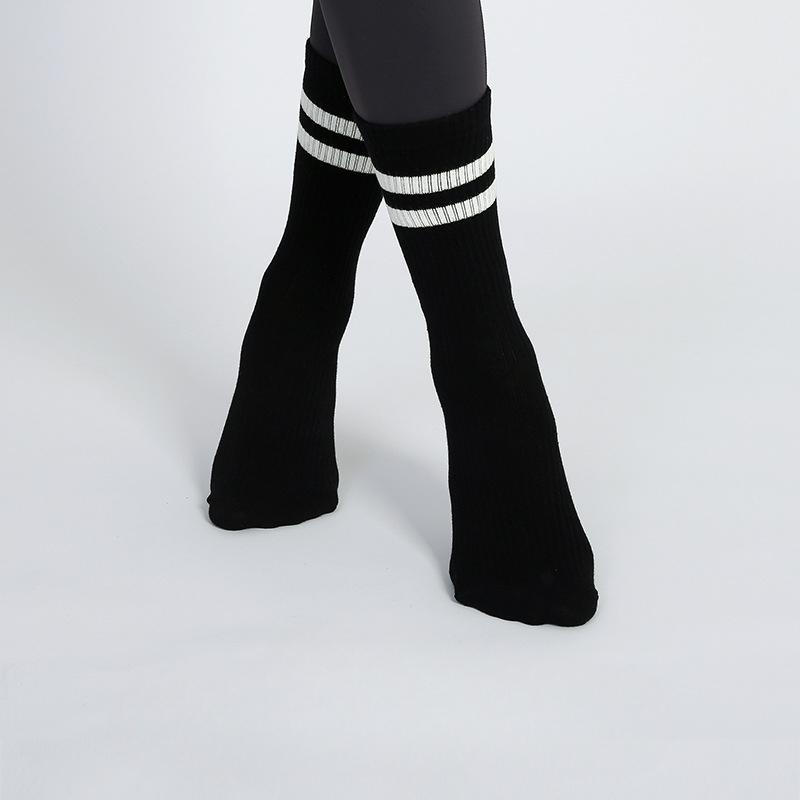 Женские осенние носки для йоги, пилатеса, нескользящие, профессиональные, для занятий спортом в помещении, резиновые, с компрессией 1 pair
Женские осенние носки для йоги, пилатеса, нескользящие, профессиональные, для занятий спортом в помещении, резиновые, с компрессией 1 pair