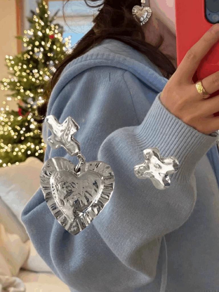 Blogger mone cross love earrings 925 silver needle personality fashion texture asymmetrical stud earrings
Blogger mone cross love earrings 925 silver needle personality fashion texture asymmetrical stud earrings