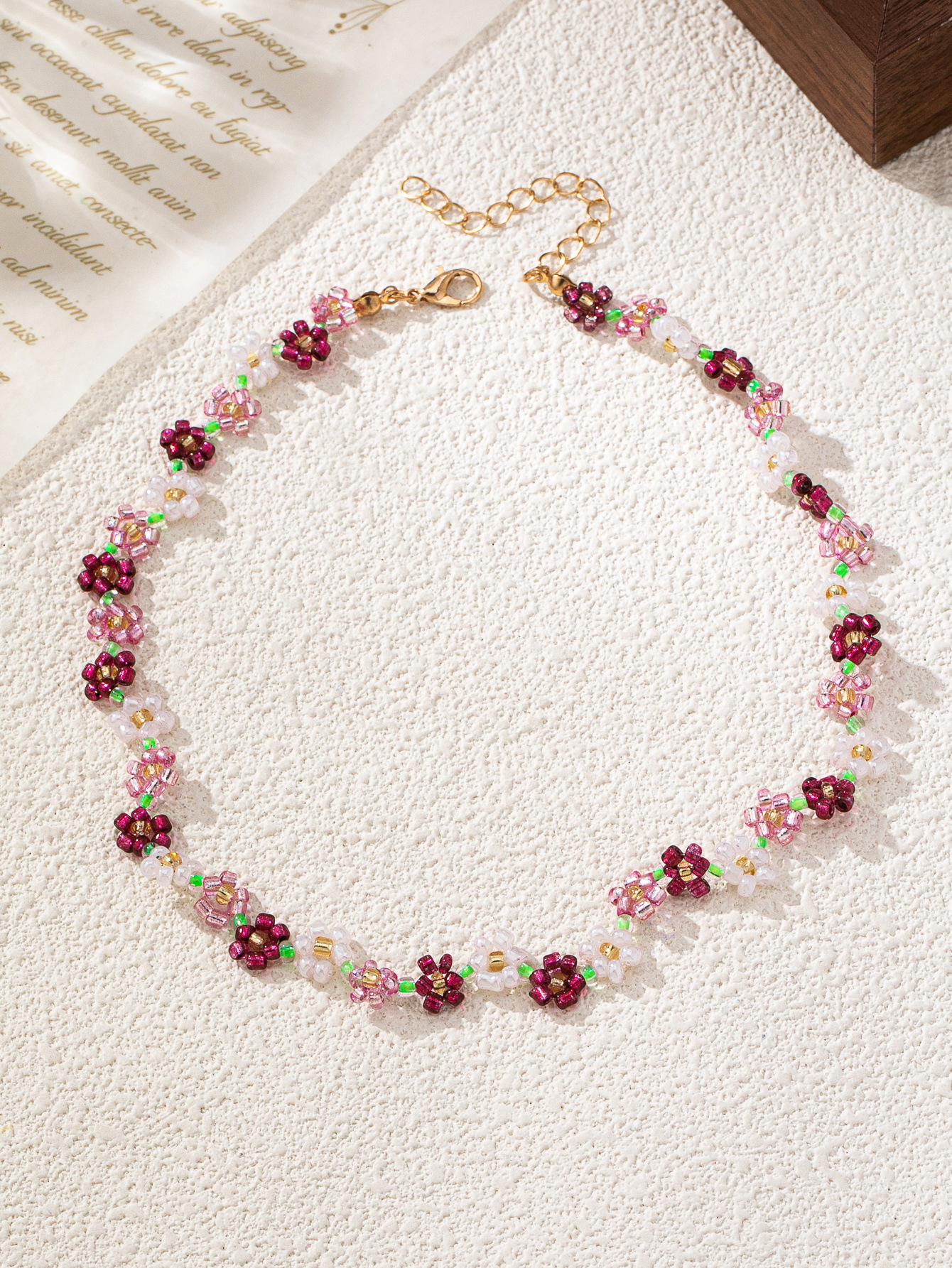 Ручная плетеная necklace в форме лепестка, свежий, милый и элегантный, носить разноцветную шейную цепочку из бисера-риса. разноцветный
Ручная плетеная necklace в форме лепестка, свежий, милый и элегантный, носить разноцветную шейную цепочку из бисера-риса. разноцветный