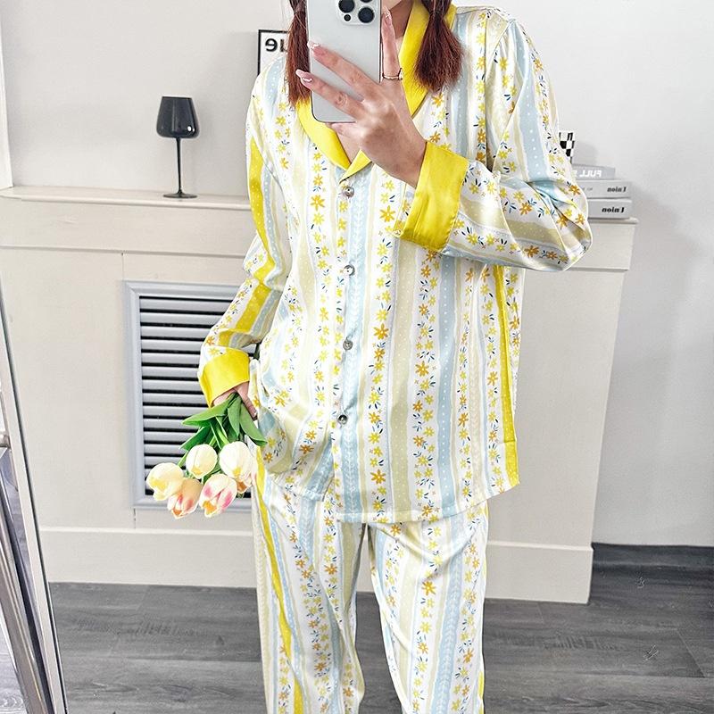 Женская модная домашняя одежда из ледяного шелка с длинными рукавами и принтом, которую женщины могут носить на открытом воздухе, пижамы
Женская модная домашняя одежда из ледяного шелка с длинными рукавами и принтом, которую женщины могут носить на открытом воздухе, пижамы