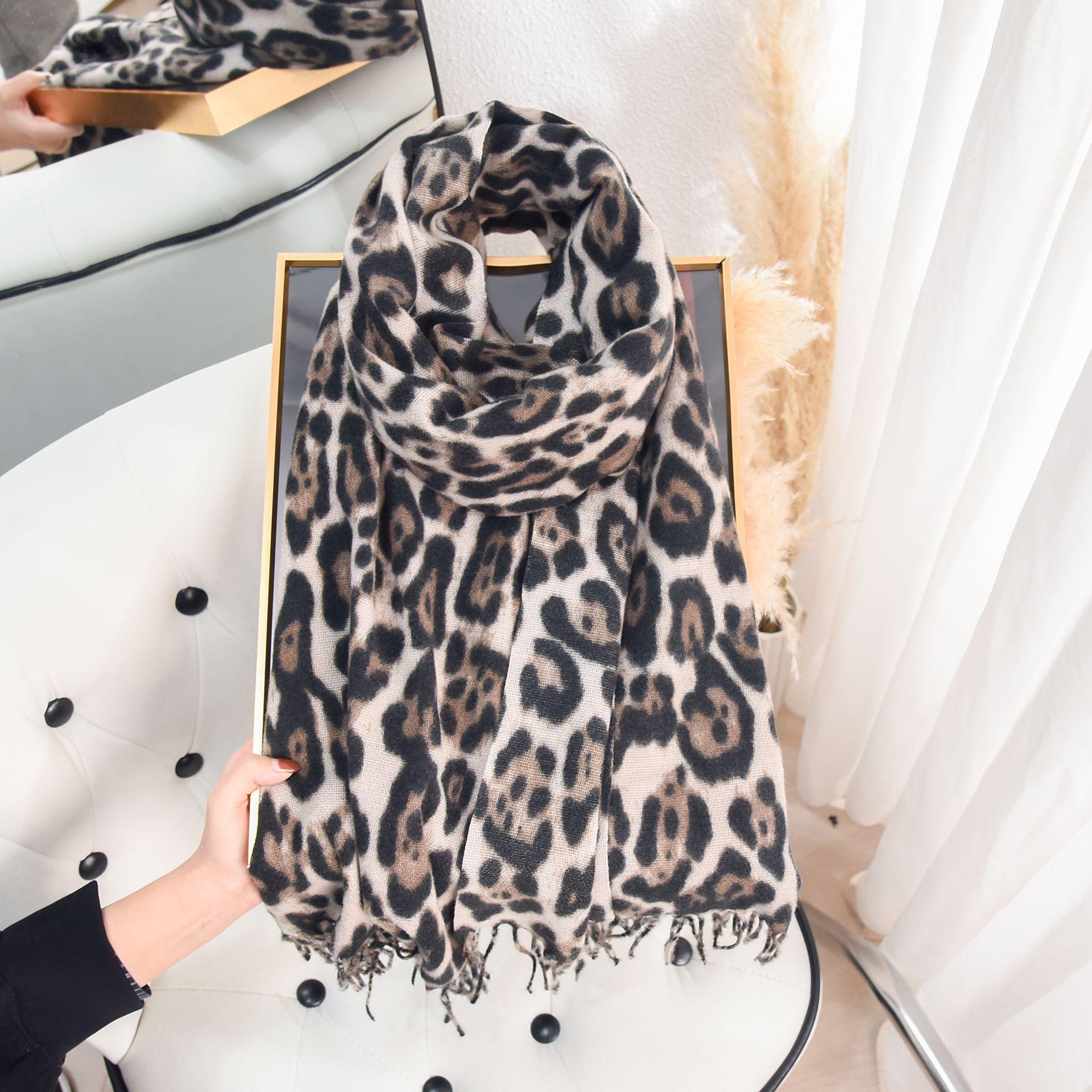 Классический кашемировый шарф с леопардовым принтом, японский и корейский женский модный темпераментный внешний шарф 67*180 белый
Классический кашемировый шарф с леопардовым принтом, японский и корейский женский модный темпераментный внешний шарф 67*180 белый