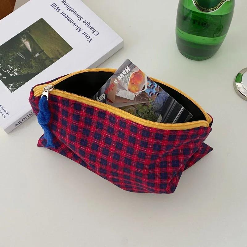 Women Girls Plaid Makeup Bag Cotton and Linen Cosmetic Bag with Zipper Pouch Simple Portable Large Capacity Storage Bag Fashion 21x17cm
Women Girls Plaid Makeup Bag Cotton and Linen Cosmetic Bag with Zipper Pouch Simple Portable Large Capacity Storage Bag Fashion 21x17cm
