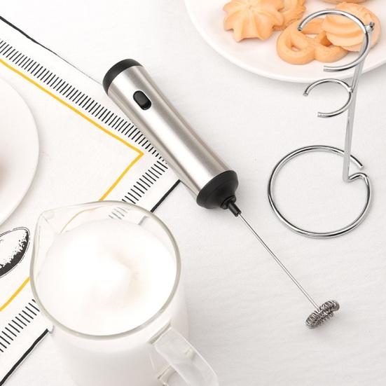 Взбивалка для яиц. Активация одной кнопкой. Съемные венчики. Нескользящий эргономичный дизайн. Портативный аккумуляторный вспениватель молока.
Взбивалка для яиц. Активация одной кнопкой. Съемные венчики. Нескользящий эргономичный дизайн. Портативный аккумуляторный вспениватель молока.
