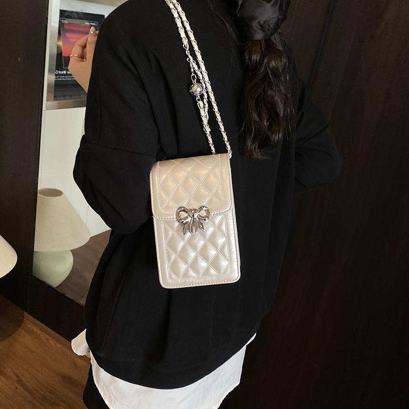 2025 summer new mini square bag women s chain mobile phone bag rhombus embroidery thread fashion shoulder bag messenger bag
2025 summer new mini square bag women s chain mobile phone bag rhombus embroidery thread fashion shoulder bag messenger bag