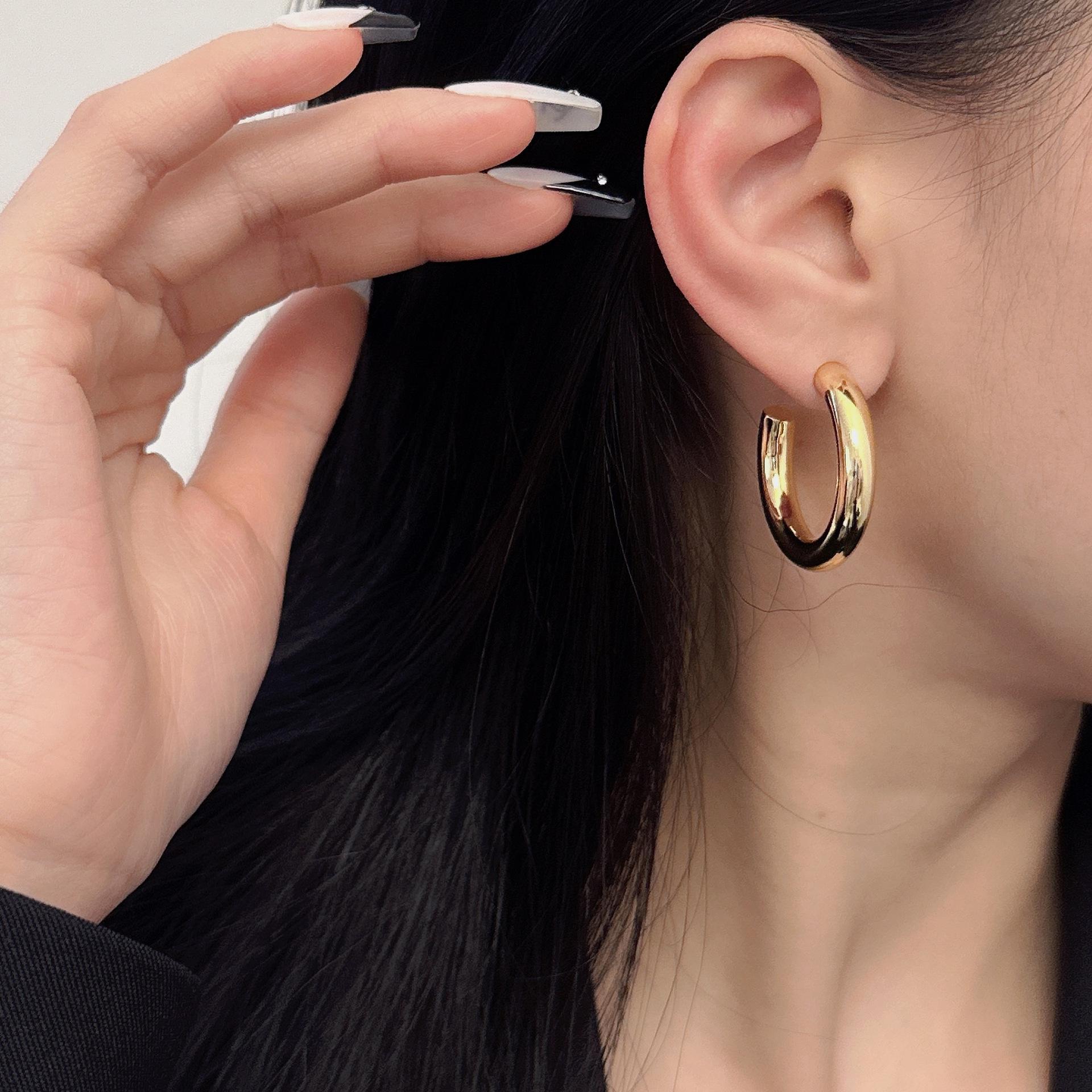 Stainless Steel Gold-plated C-shaped Earrings – European & American Style, Fashionable & Individual Steel Color
Stainless Steel Gold-plated C-shaped Earrings – European & American Style, Fashionable & Individual Steel Color