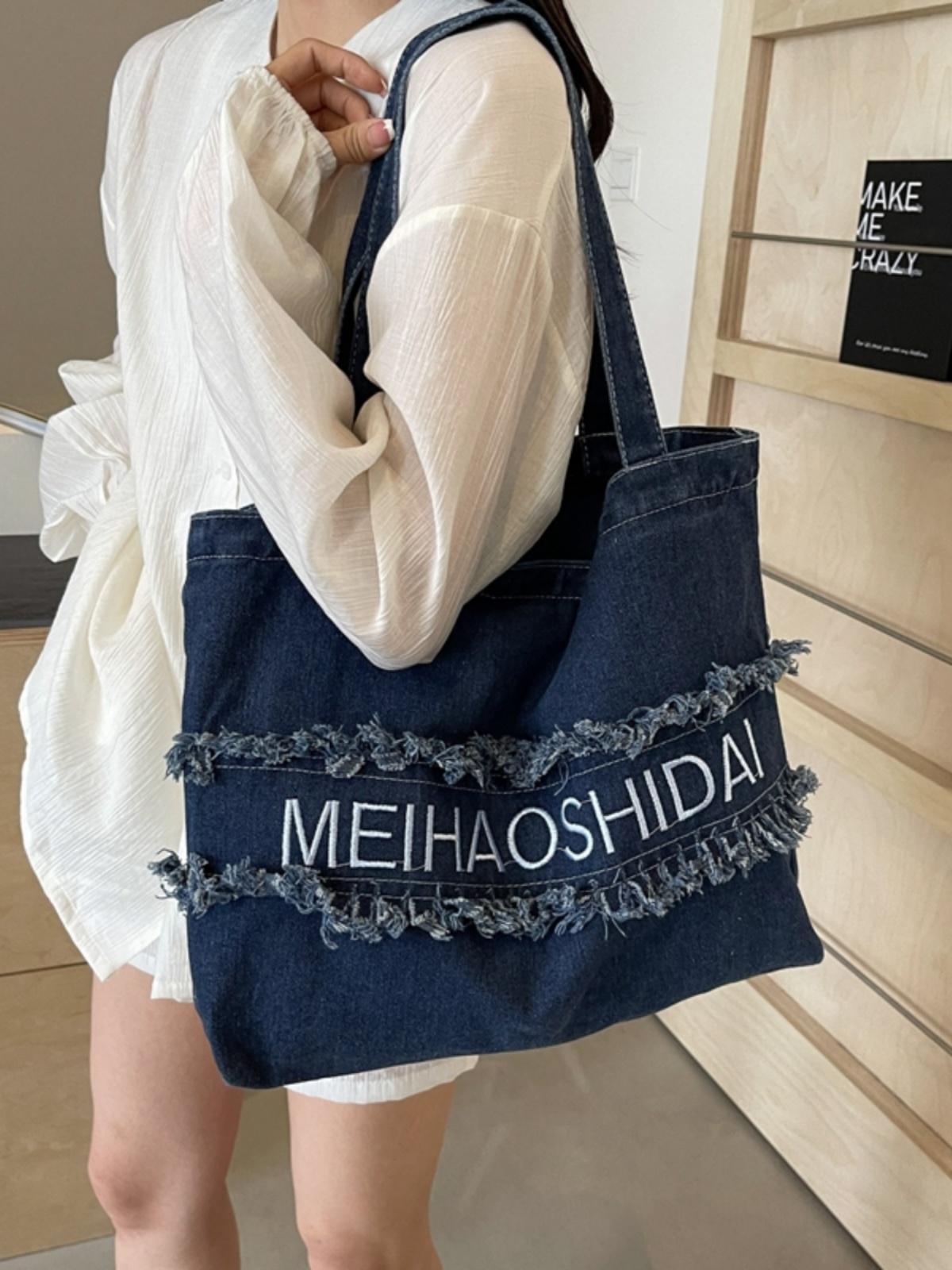 Нишевый дизайн выстиранный деним сумка-тоут с буквенным принтом большая вместимость бахрома сумка через плечо универсальная сумка темно-синий
Нишевый дизайн выстиранный деним сумка-тоут с буквенным принтом большая вместимость бахрома сумка через плечо универсальная сумка темно-синий