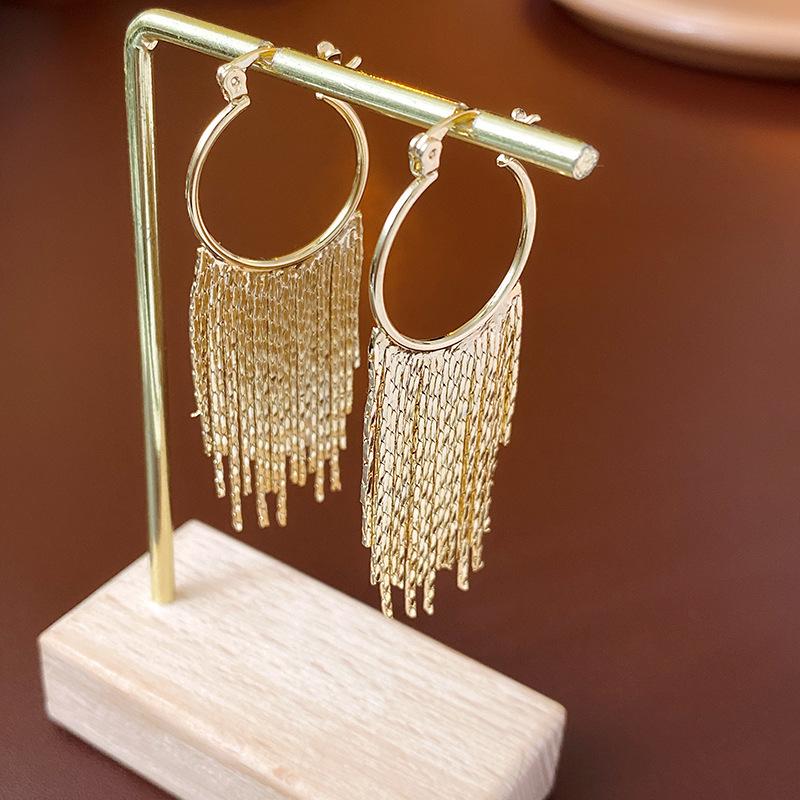 Gold-Plated Tassel Ear Cuffs: Modern Metal Earrings in European & American Style for Women
Gold-Plated Tassel Ear Cuffs: Modern Metal Earrings in European & American Style for Women