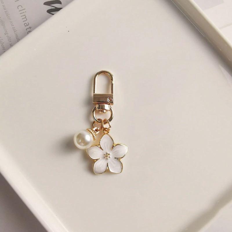 Fashion Flower Pearl Pendant Backpack Pendant Simple Alloy Drip Oil Car Key Pendant Earphones Phone Hanging Gift білий
Fashion Flower Pearl Pendant Backpack Pendant Simple Alloy Drip Oil Car Key Pendant Earphones Phone Hanging Gift білий