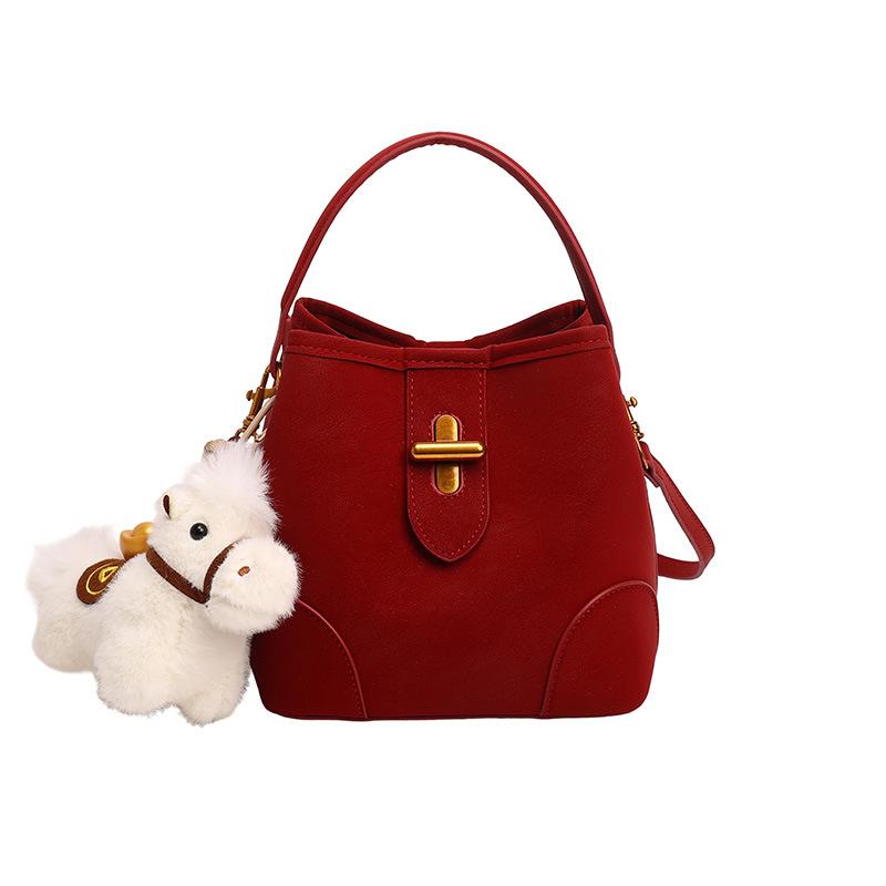 Handbag bag female texture daily lychee pattern mother bucket bag new foreign style shoulder messenger bag No pendant model червоний
Handbag bag female texture daily lychee pattern mother bucket bag new foreign style shoulder messenger bag No pendant model червоний