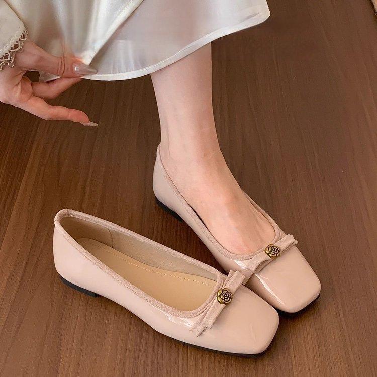 Xiaoxiangfeng square head shallow mouth bow Mary Jane single shoes spring new patent leather commuter flats 40
Xiaoxiangfeng square head shallow mouth bow Mary Jane single shoes spring new patent leather commuter flats 40