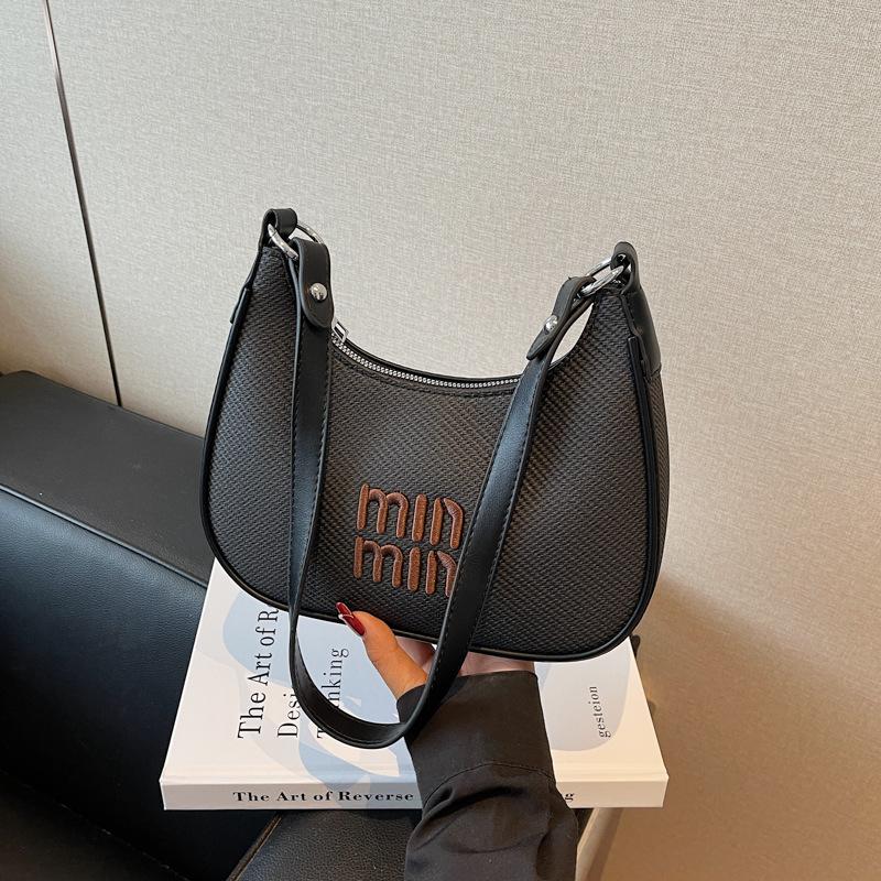 High-end niche bag women s autumn and winter new retro shoulder messenger bag dumpling bag чёрный
High-end niche bag women s autumn and winter new retro shoulder messenger bag dumpling bag чёрный