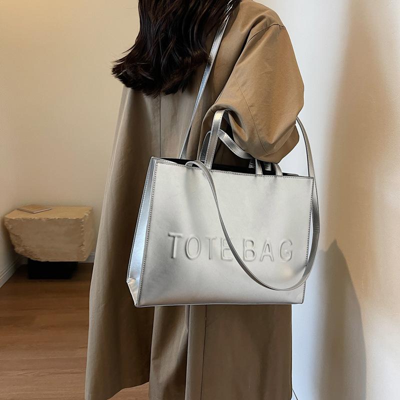 Текстурированная сумка большой вместимости женская 2025 новая модная портативная сумка-тоут летняя ретро сумка через плечо сумка для поездок серебряный
Текстурированная сумка большой вместимости женская 2025 новая модная портативная сумка-тоут летняя ретро сумка через плечо сумка для поездок серебряный