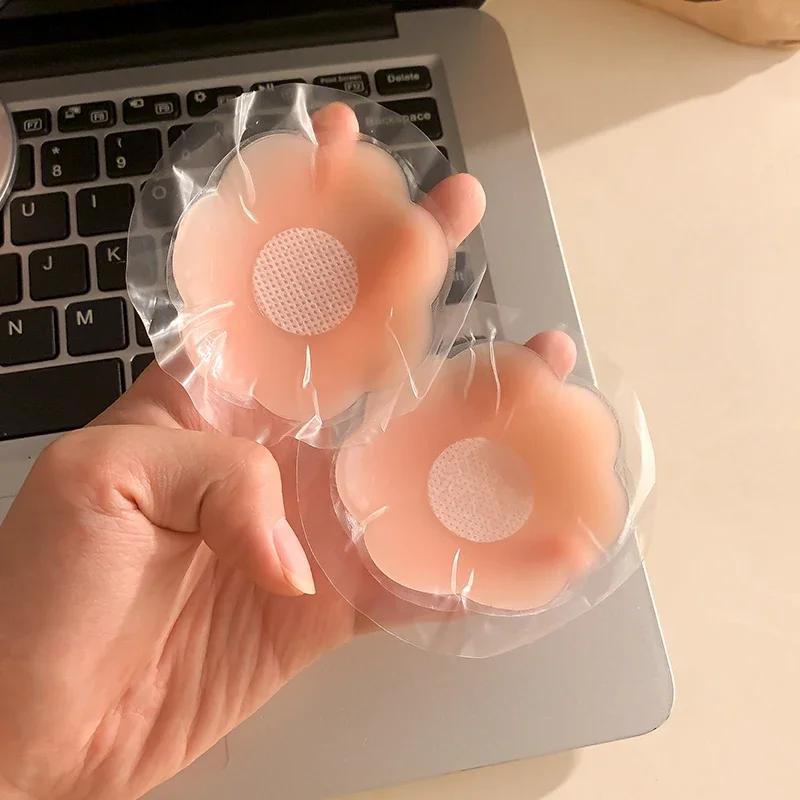 2/12pcs Resuable Silicone Nipple Cover Liners Adhesive Breast Pad Invisible Chest Stickers for Women Sticky Bra Pads Accessories diameter about 6.5cm
2/12pcs Resuable Silicone Nipple Cover Liners Adhesive Breast Pad Invisible Chest Stickers for Women Sticky Bra Pads Accessories diameter about 6.5cm