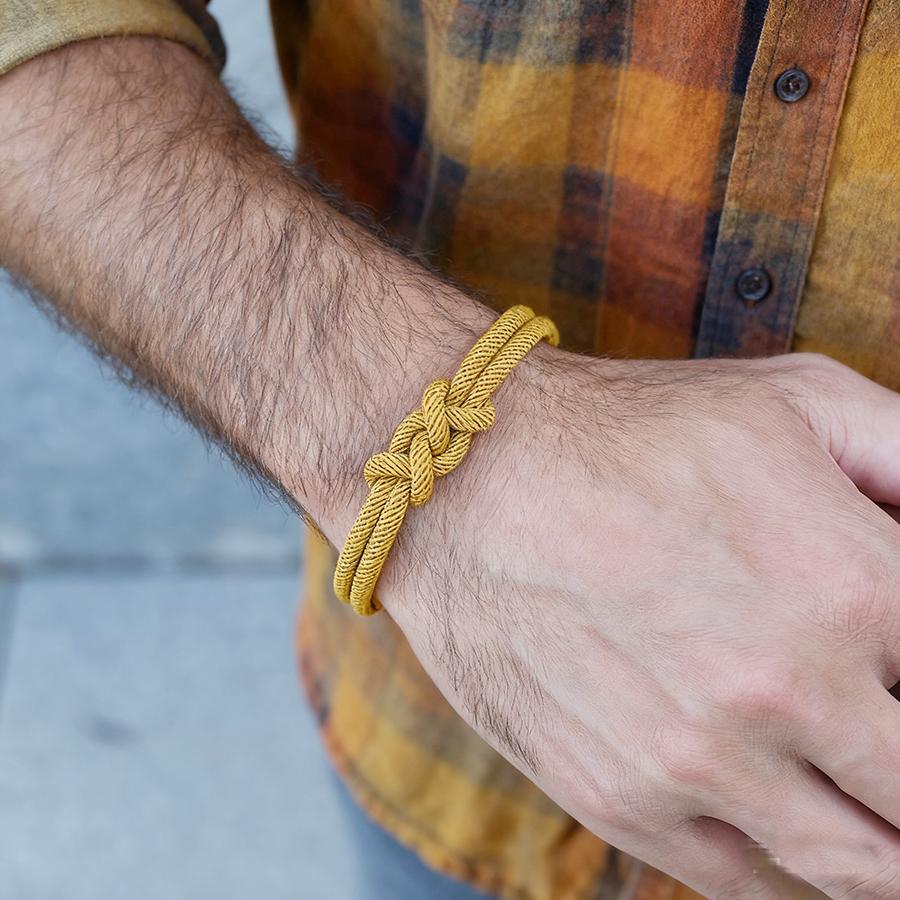 Noter New Fashion Mens Bracelet With A Grade 4mm Braided String Unique Chinese Knot Lucky Cord Chain Braslet Pulseria Homme темно-желтого
Noter New Fashion Mens Bracelet With A Grade 4mm Braided String Unique Chinese Knot Lucky Cord Chain Braslet Pulseria Homme темно-желтого