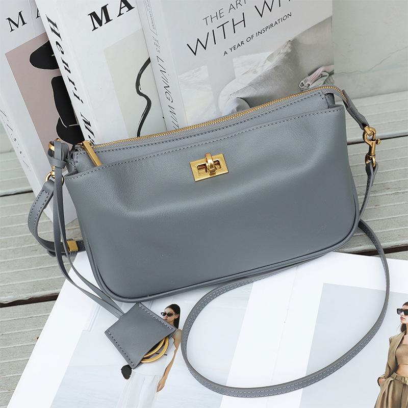 2025 Trendy Versatile Genuine Leather Crossbody Bag with Lock Buckle 23 x 5 x 14 cm
2025 Trendy Versatile Genuine Leather Crossbody Bag with Lock Buckle 23 x 5 x 14 cm