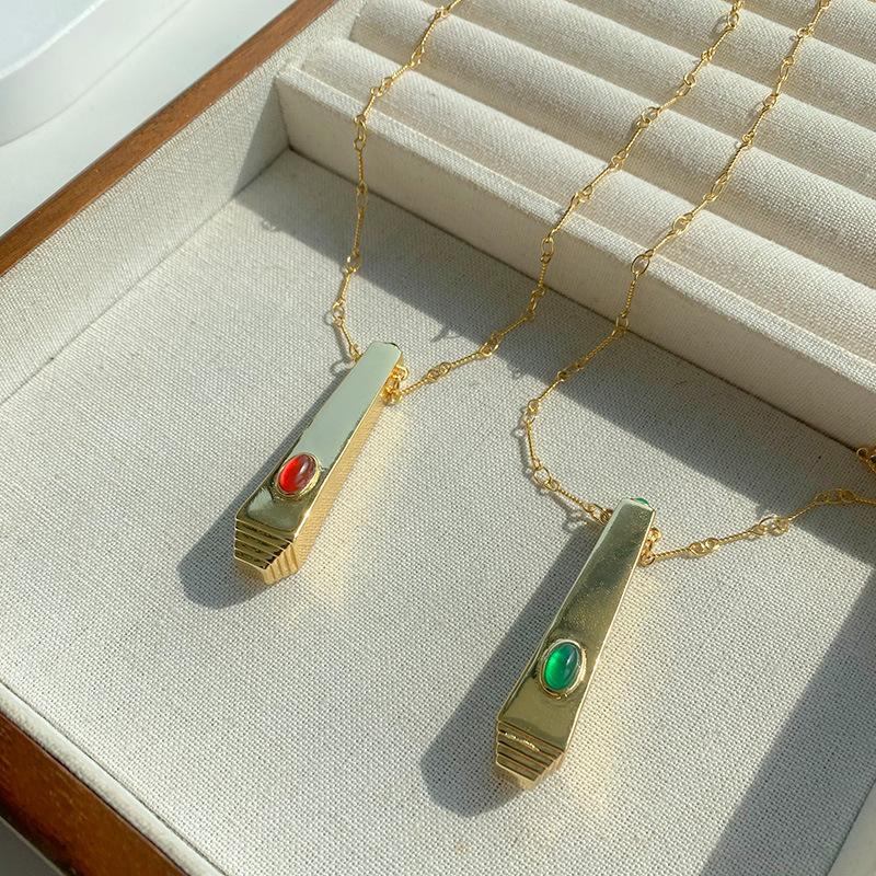 Light Luxury Premium Copper Plated 18K Gold Square Column Red And Green Agate Retro Pendant Necklace
Light Luxury Premium Copper Plated 18K Gold Square Column Red And Green Agate Retro Pendant Necklace