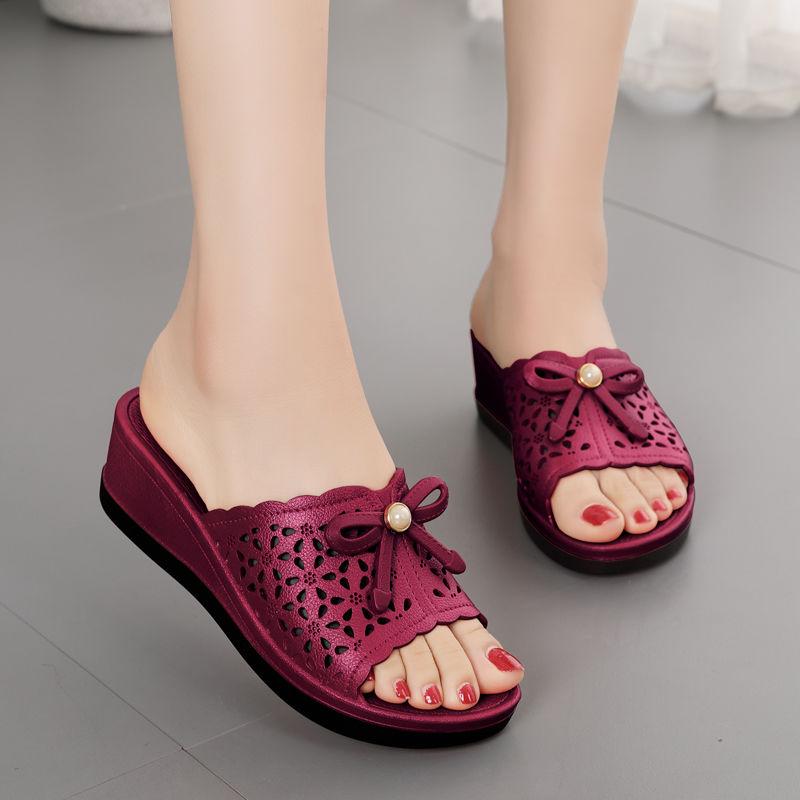 Slippers for Women In Summer Anti Slip Thick Bottom Home Indoor Shower Slope and Fashionable Cool Slippers Women s New Style for Outdoor Wear 40 чорний
Slippers for Women In Summer Anti Slip Thick Bottom Home Indoor Shower Slope and Fashionable Cool Slippers Women s New Style for Outdoor Wear 40 чорний