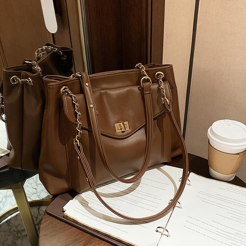 2020 осень и зима новый корейская версия модная большая вместимость простой ins ретро сумка-мессенджер зарубежный стиль одно плечо через плечо большая сумка женская
2020 осень и зима новый корейская версия модная большая вместимость простой ins ретро сумка-мессенджер зарубежный стиль одно плечо через плечо большая сумка женская