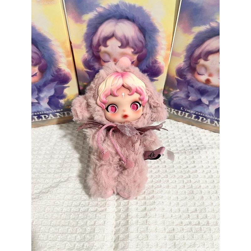 Виниловый плюшевый кулон-кукла Плюшевый кулон-кукла Игрушка-кулон в слепой коробке Кукла-кулон
Виниловый плюшевый кулон-кукла Плюшевый кулон-кукла Игрушка-кулон в слепой коробке Кукла-кулон