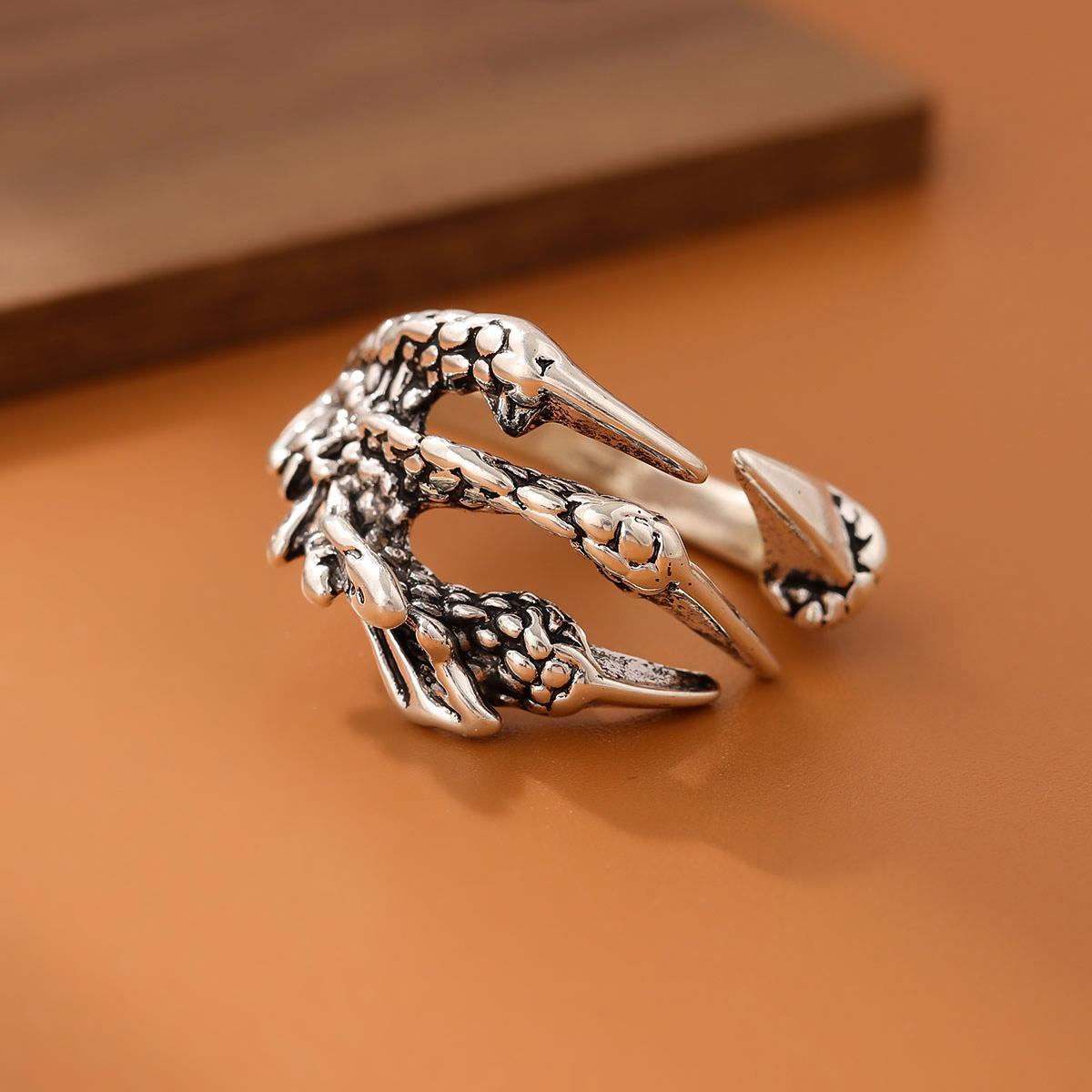 New Retro Creative Dragon Claw 925 Sterling Silver Fashion Personality Dark Trend Cool Animal Opening Rings R354
New Retro Creative Dragon Claw 925 Sterling Silver Fashion Personality Dark Trend Cool Animal Opening Rings R354