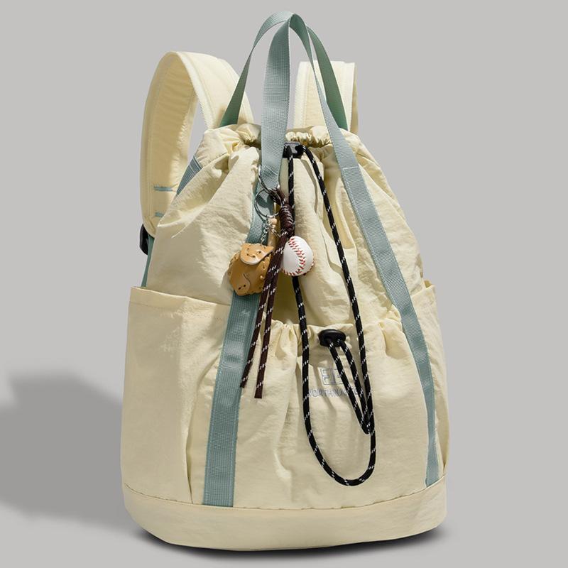 Открытый ветрозащитный легкий рюкзак для мужчин и женщин, сумка-связка на шнурке, большая вместимость, походная сумка, спортивный год, осень
Открытый ветрозащитный легкий рюкзак для мужчин и женщин, сумка-связка на шнурке, большая вместимость, походная сумка, спортивный год, осень