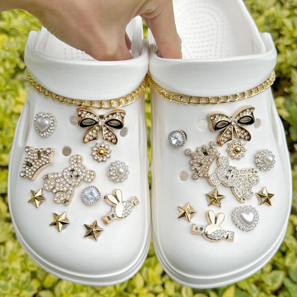 24PCS Luxury Design Shoe Charms Set Accessories for Clogs Shoe Buckle Gold Plated Bear Rhinestone Bow Chain DIY Shoes Decoration
24PCS Luxury Design Shoe Charms Set Accessories for Clogs Shoe Buckle Gold Plated Bear Rhinestone Bow Chain DIY Shoes Decoration