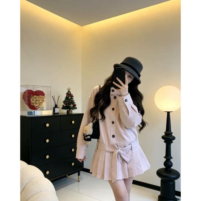 Korean Fashion Stand-Up Collar Pleated Trench Coat for Women - Simple, Sweet, and Versatile Autumn Design S
Korean Fashion Stand-Up Collar Pleated Trench Coat for Women - Simple, Sweet, and Versatile Autumn Design S