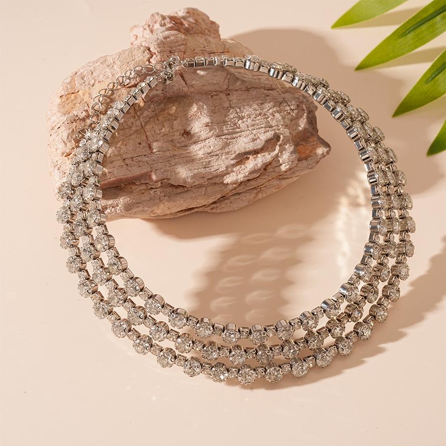 Exaggerated multi-layer diamond round geometric collar Personalized Internet celebrity necklace
Exaggerated multi-layer diamond round geometric collar Personalized Internet celebrity necklace