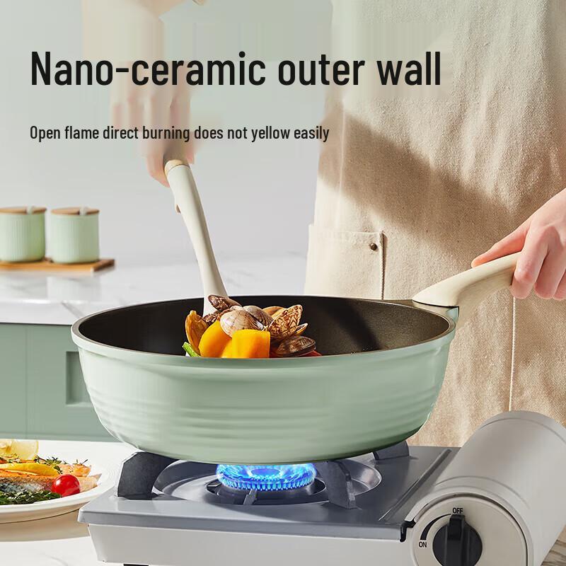 Chui Da Huang Non-Stick Frying Pan with Ceramic Exterior and Titanium Coating 28cm
Chui Da Huang Non-Stick Frying Pan with Ceramic Exterior and Titanium Coating 28cm