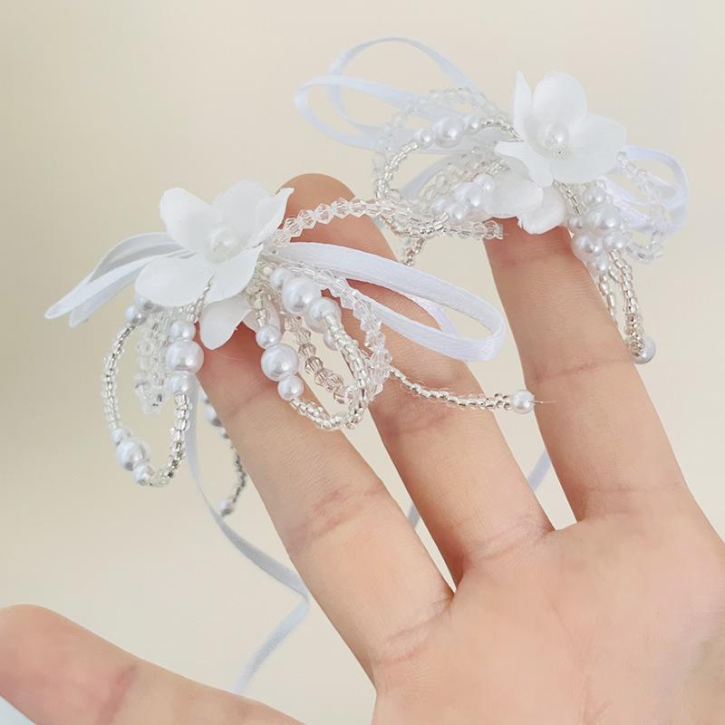 Meier Bow feather ear cuff necklace - ethereal & elegant vacation jewelry
Meier Bow feather ear cuff necklace - ethereal & elegant vacation jewelry