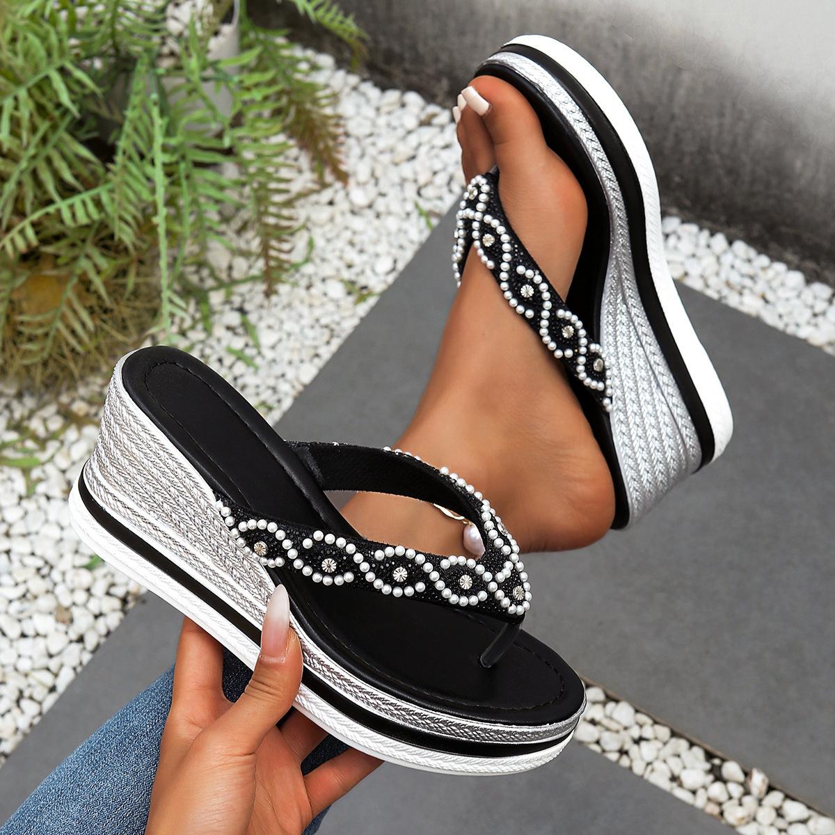 Модные сандалии на танкетке с жемчужным декором для женщин, модные шлепанцы на массивной платформе с перемычкой для пальца, женские летние шлепанцы на толстой подошве для пляжа, 2025 43 чёрный