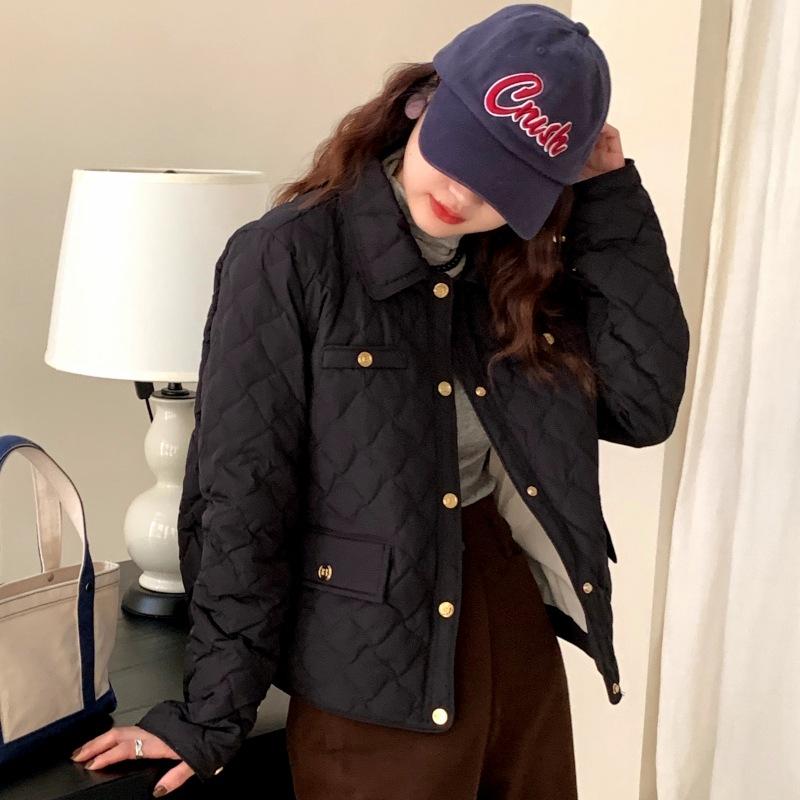 Xiaoxiangfeng short down jacket women s winter 2025 new diamond gold buckle warm small lapel jacket tide L чорний
Xiaoxiangfeng short down jacket women s winter 2025 new diamond gold buckle warm small lapel jacket tide L чорний