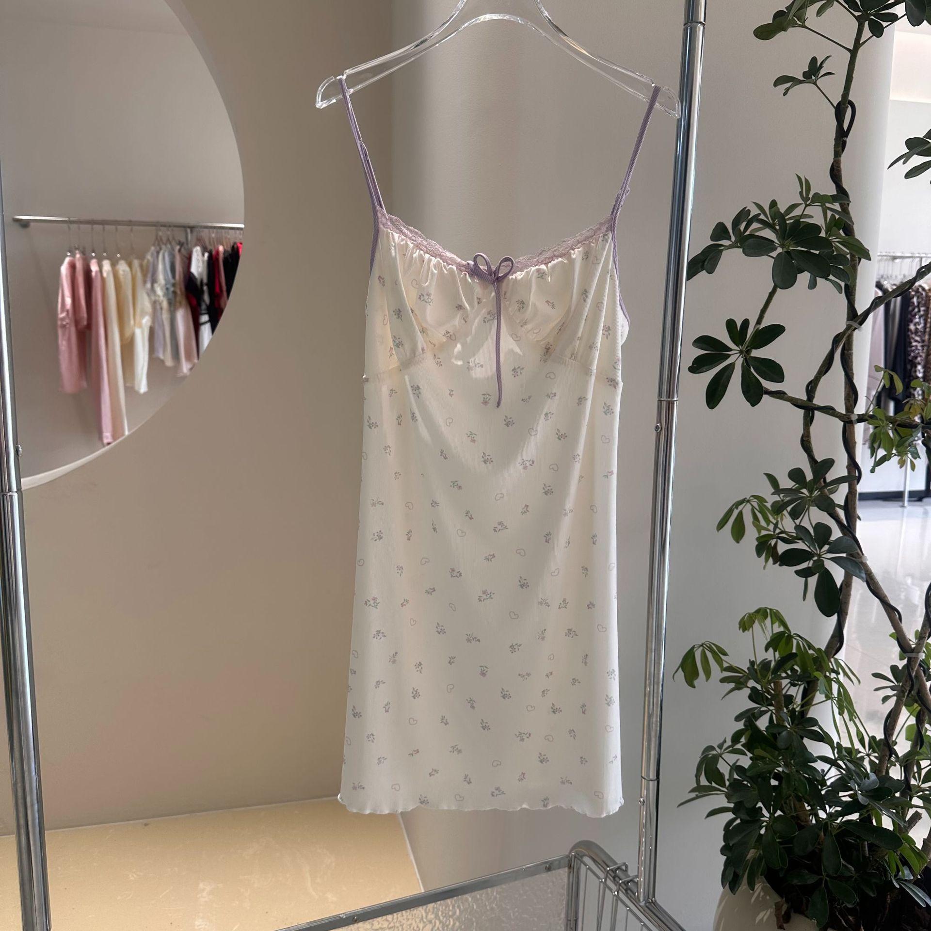 Pure desire floral skirt French pajamas women s summer ice silk small fresh and sweet suspender girl loungewear large size m recommended 80-110
Pure desire floral skirt French pajamas women s summer ice silk small fresh and sweet suspender girl loungewear large size m recommended 80-110